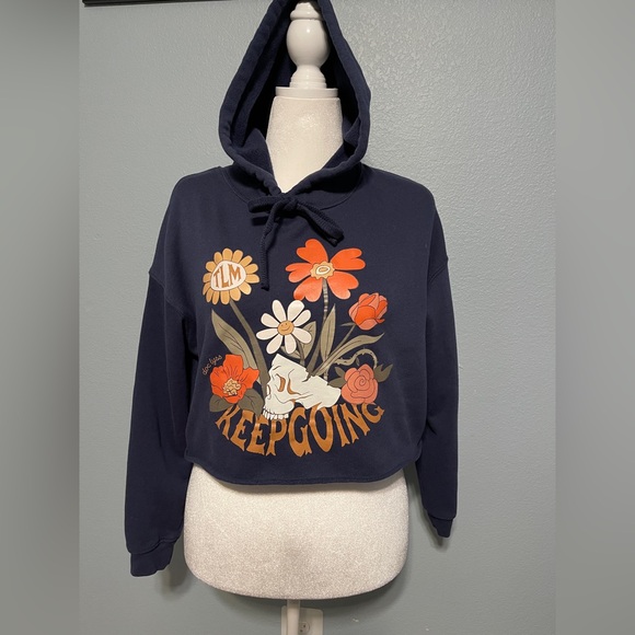Bella Canvas Tops - Cropped Graphic Hoodie Keep Going Floral Skull Gray Grunge Streetwear Medium